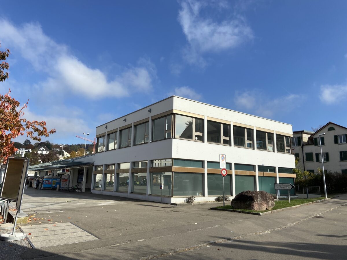 Ehemalige Filiale der Credit Suisse am Dorfplatz