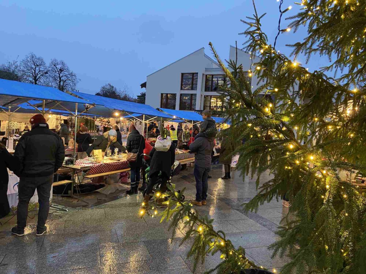 Festliche Stimmung am Zolliker Weihnachtsmarkt