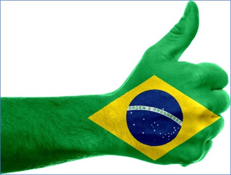 Daumen nach oben in brasilianischen Farben