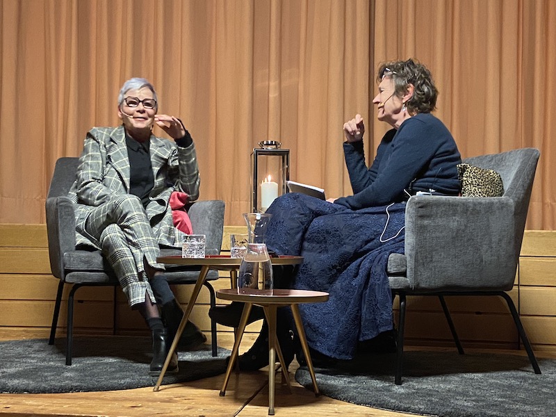 Brigitt Gebs und Barbara Lukesch im Gespräch