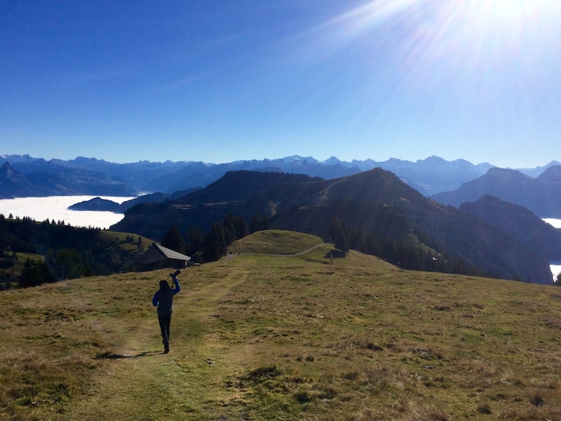 Alles dem Grat entlang über den Dossen zur Scheidegg – hier mit Sicht vom Glärnisch (l.) zum Bristen (r.)