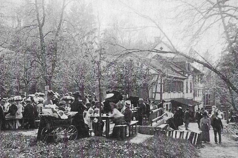 Frohe Gesellschaft um 1900 in der «Trichti»