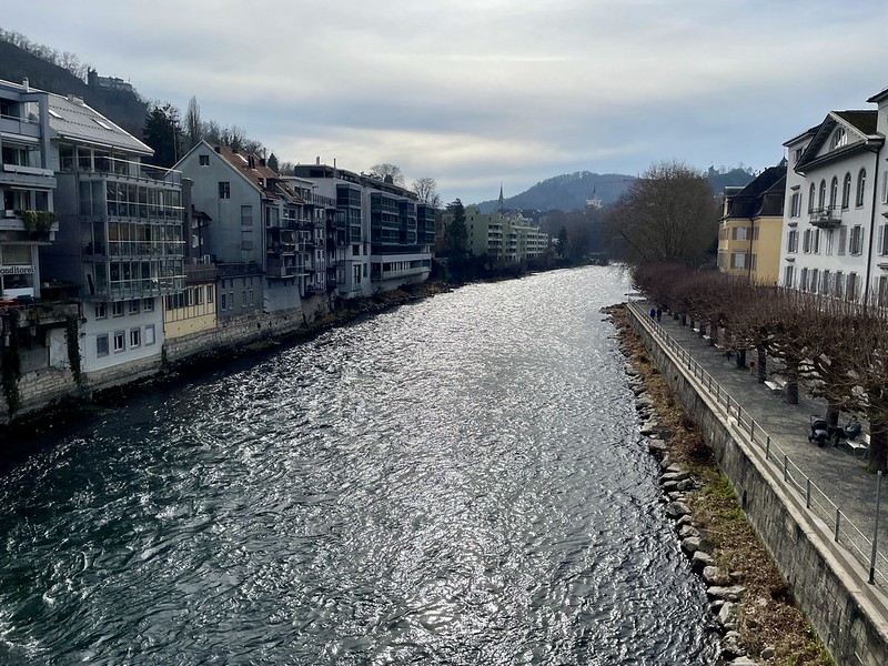 Wir überqueren die Limmat, noch zehn Minuten, dann gibts zu essen