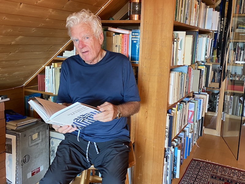 Werner Mülli in seinem Studierzimmer an der Breitackerstrasse (Foto: ZN)