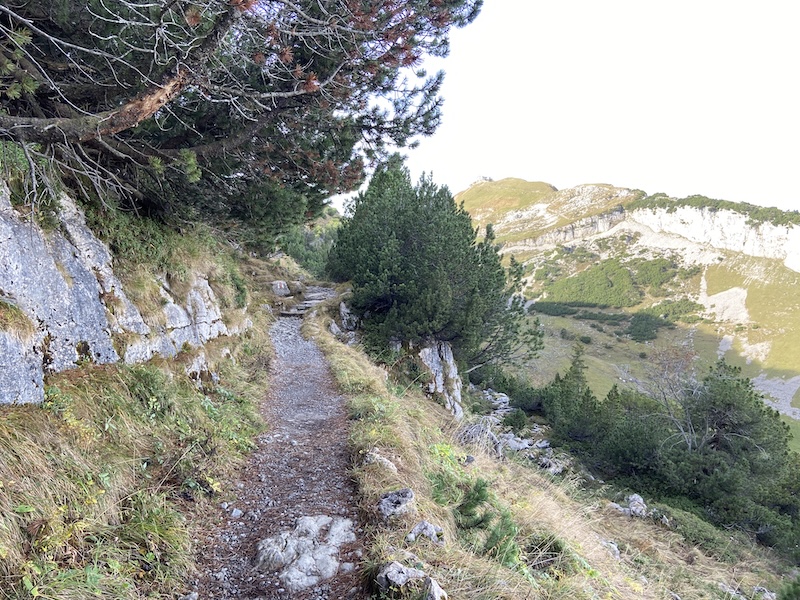 Ungefährlicher, aber steiniger Wanderweg