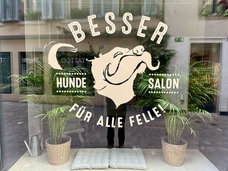 Hundecoiffeur mit Humor
