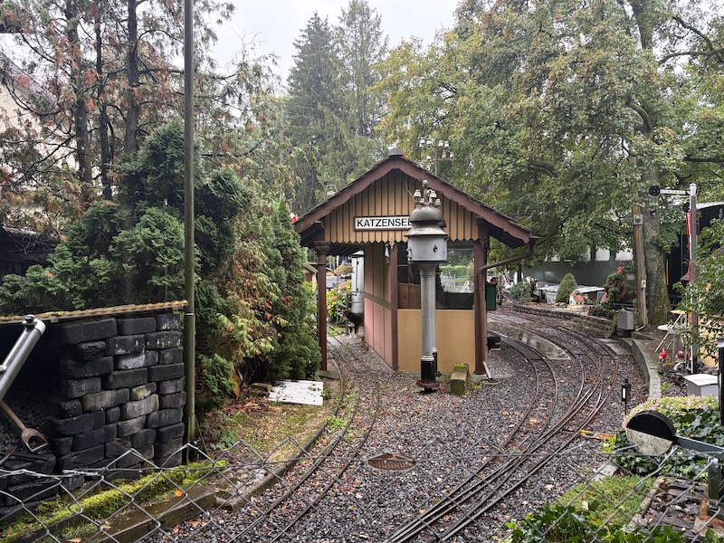 Mini-Bahnhof beim Katzensee