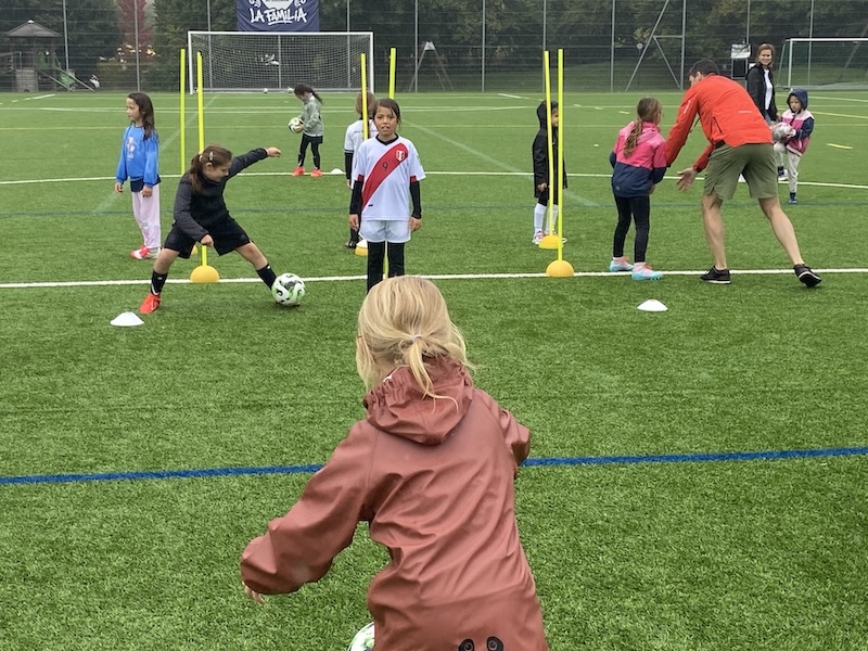 Mit grossem Eifer beim Training: Zolliker Mädchen