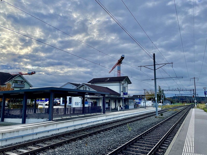 Bahnhof Stammheim, schmuck die Wolkendecke am Startort (Fotos: Thomas Widmer)
