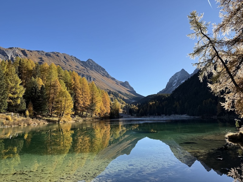 Die kalte Seite des Palpuegnasees (Blickrichtung Albulapass) …