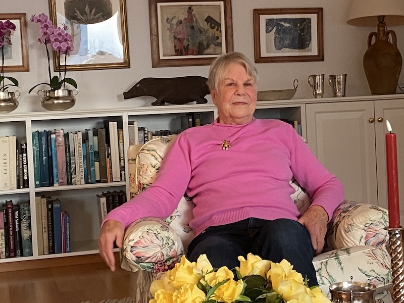 Karin Jacobs in ihrem Zolliker Zuhause (Foto: ZN)