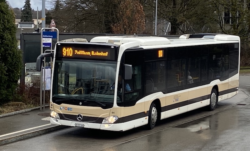 Zolliker Bus im gewohnten Braun (Foto: ZN)