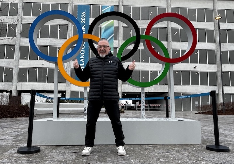 Giovanni Marti vor den Olympischen Ringen in Mailand (Fotos: zVg)
