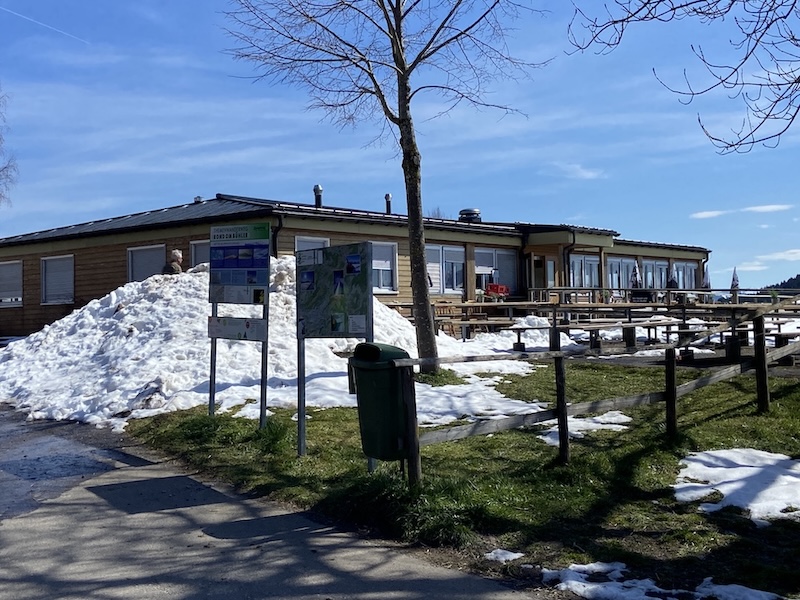 Das Gasthaus Hohe Buche: Provisorium mit Flachdach