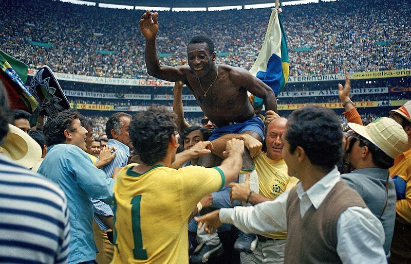 Pelé nach dem WM-Sieg gegen Italien (Foto: Wikicommons)