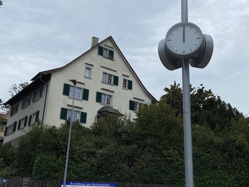 Dufourplatz 2026 mit Uhren