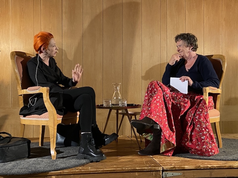 Meta Hiltebrand im Gespräch mit Barbara Lukesch (Foto/Video: ZN)