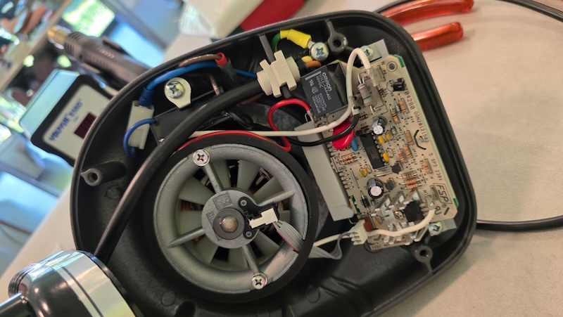 An diesem Mixer musste das Kabel ausgewechselt werden (Fotos: zVg)